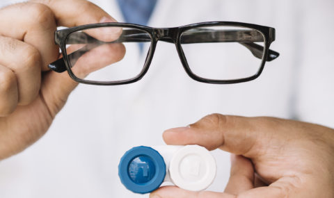 Lentes de contato x óculos: qual é a melhor opção para você?